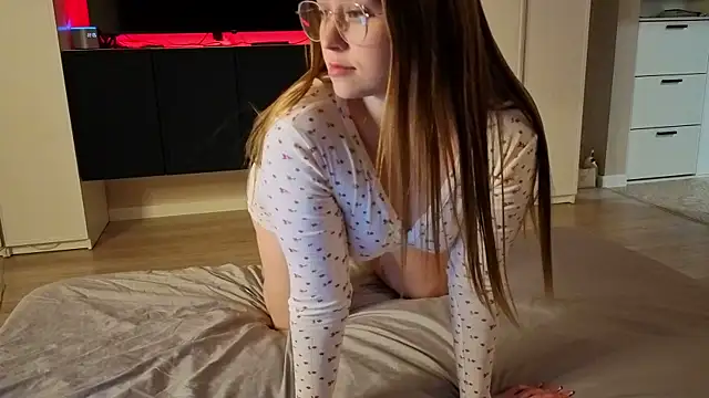 endlesssoffi online show from October 17, 2025, 7:05 pm