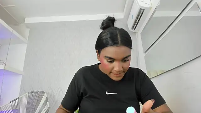 kayna gomez online show from October 31, 2025, 7:37 pm