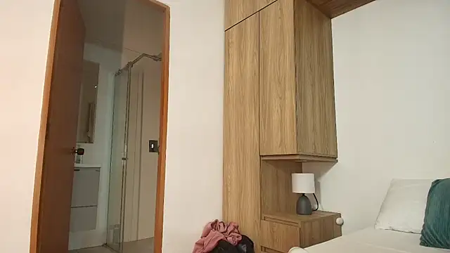 Milkdulce1 online show from October 7, 2025, 7:55 pm