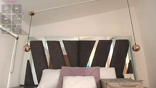 Milkdulce1 online show from October 25, 2025, 1:40 pm