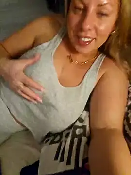 Sparkle2206 online show from November 30, 2025, 1:20 am