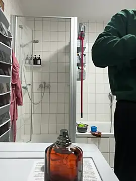 Snapshot of kareem0010 chatting on February 15, 2025, 12:15 am kareem0010 online show from February 15, 2025, 12:15 am