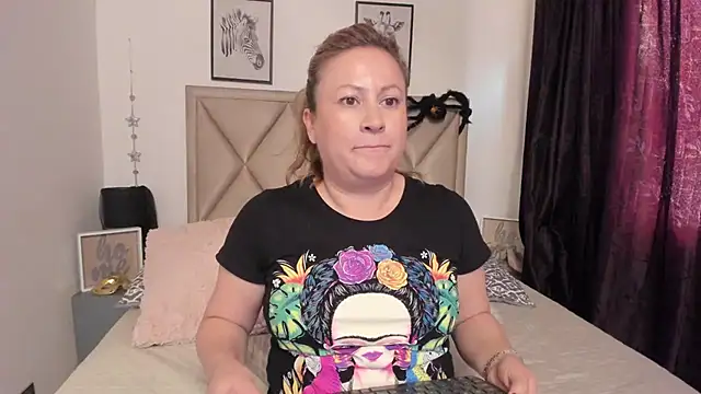 Snapshot of MonyCassius chatting on November 8, 2025, 11:54 am MonyCassius online show from November 8, 2025, 11:54 am