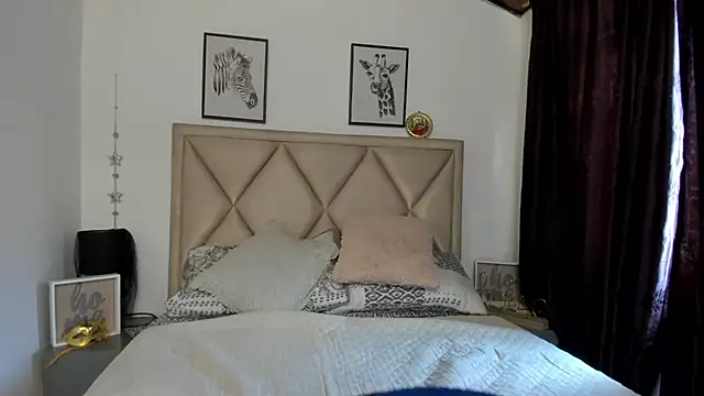 Snapshot of MonyCassius chatting on November 28, 2025, 1:03 pm MonyCassius online show from November 28, 2025, 1:03 pm