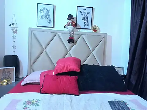 Snapshot of MonyCassius chatting on December 3, 2025, 12:14 pm MonyCassius online show from December 3, 2025, 12:14 pm