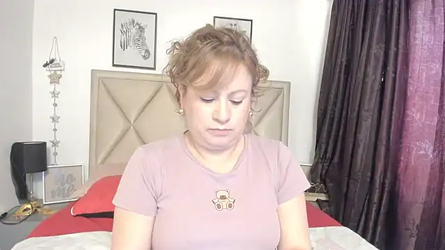 Snapshot of MonyCassius chatting on December 21, 2025, 2:02 pm MonyCassius online show from December 21, 2025, 2:02 pm