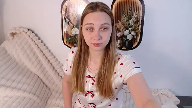 Snapshot of bellaa_love_ chatting on May 3, 2026, 12:05 am bellaa love online show from May 3, 2026, 12:05 am