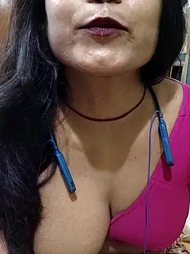 yoursweety09 online show from March 11, 2026, 4:07 am