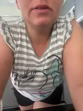 Snapshot of Melzinha_casada chatting on January 16, 2025, 1:14 pm Melzinha casada online show from January 16, 2025, 1:14 pm