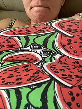 Snapshot of Melzinha_casada chatting on January 27, 2025, 2:57 pm Melzinha casada online show from January 27, 2025, 2:57 pm