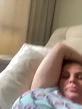 Snapshot of Melzinha_casada chatting on January 28, 2025, 4:19 pm Melzinha casada online show from January 28, 2025, 4:19 pm