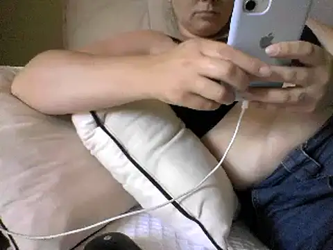 Snapshot of Melzinha_casada chatting on January 31, 2025, 8:01 pm Melzinha casada online show from January 31, 2025, 8:01 pm