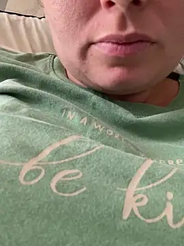 Snapshot of Melzinha_casada chatting on March 19, 2025, 1:10 am Melzinha casada online show from March 19, 2025, 1:10 am