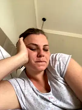 Snapshot of Melzinha_casada chatting on October 5, 2025, 2:15 pm Melzinha casada online show from October 5, 2025, 2:15 pm