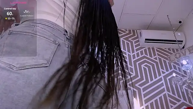 Snapshot of SashaDurante chatting on March 4, 2026, 12:33 pm SashaDurante online show from March 4, 2026, 12:33 pm