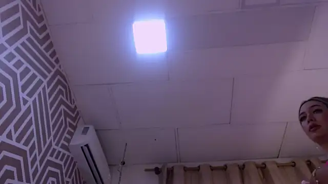 Snapshot of SashaDurante chatting on April 6, 2026, 12:28 pm SashaDurante online show from April 6, 2026, 12:28 pm