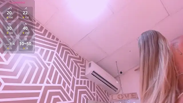 Snapshot of SashaDurante chatting on April 15, 2026, 12:34 pm SashaDurante online show from April 15, 2026, 12:34 pm