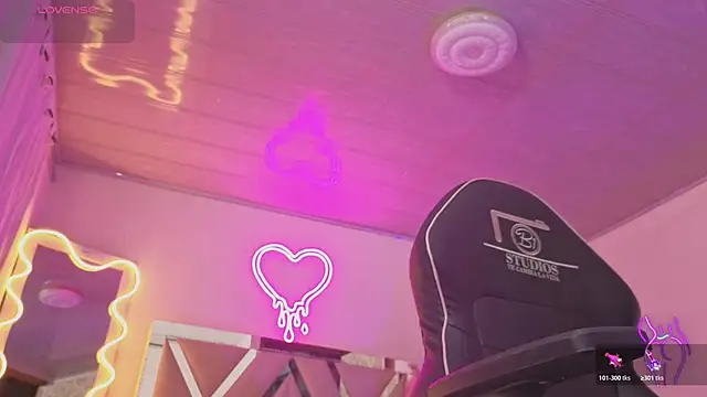 Laylafoxy tay online show from November 29, 2025, 3:09 am