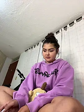 Snapshot of gabbyfoox chatting on December 13, 2024, 2:21 am gabbyfoox online show from December 13, 2024, 2:21 am