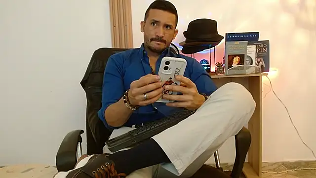 Reiko 85  online show from November 12, 2025, 3:01 pm