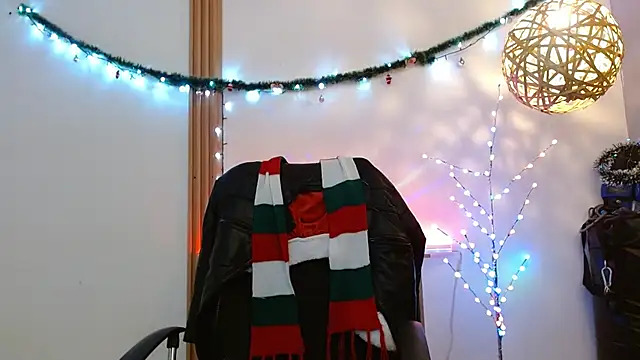 Reiko 85  online show from December 18, 2025, 2:34 pm