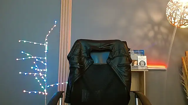 Reiko 85  online show from February 3, 2026, 2:33 pm