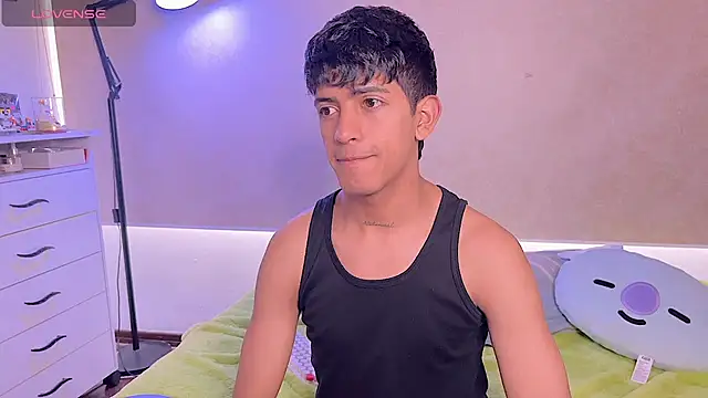 teobowny  online show from March 31, 2026, 8:53 pm