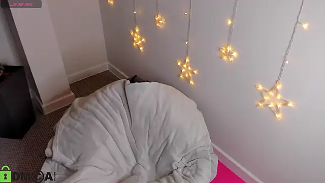 Jennifer Wadee online show from December 14, 2025, 11:53 pm