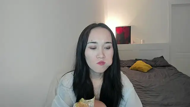 aenie online show from October 24, 2025, 11:50 am