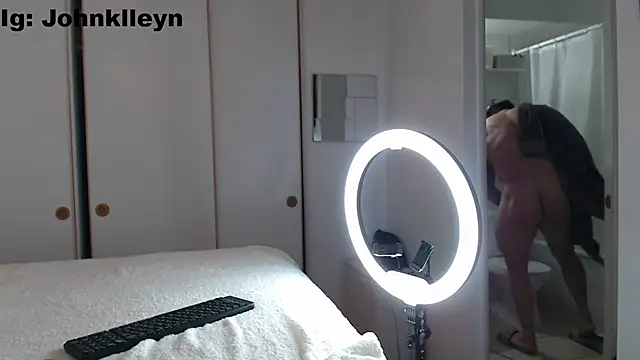 jonhklleyn online show from March 25, 2026, 5:52 pm