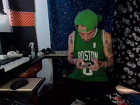 Snapshot of patrik_tattoo_ chatting on February 10, 2025, 1:33 pm patrik tattoo online show from February 10, 2025, 1:33 pm