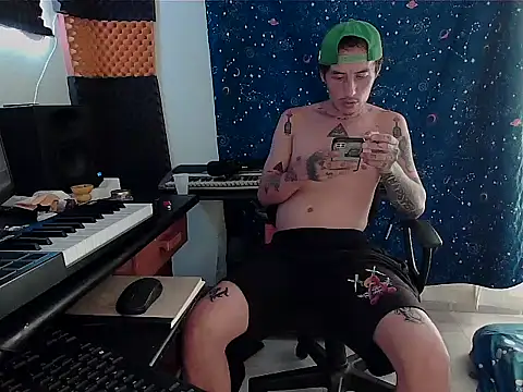 Snapshot of patrik_tattoo_ chatting on March 2, 2025, 6:08 pm patrik tattoo online show from March 2, 2025, 6:08 pm