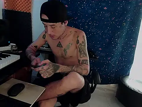 Snapshot of patrik_tattoo_ chatting on March 21, 2025, 7:24 pm patrik tattoo online show from March 21, 2025, 7:24 pm