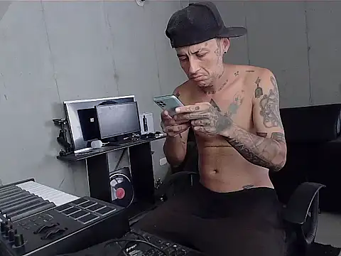 Snapshot of patrik_tattoo_ chatting on February 6, 2026, 5:16 pm patrik tattoo online show from February 6, 2026, 5:16 pm