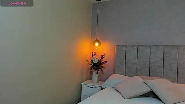 tutu milf online show from March 22, 2025, 6:47 pm