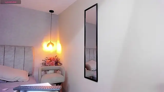 tutu milf online show from November 9, 2025, 12:14 pm