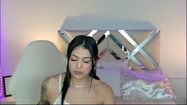 Snapshot of Mara_Saenzz chatting on December 23, 2024, 2:24 am Mara Saenzz online show from December 23, 2024, 2:24 am