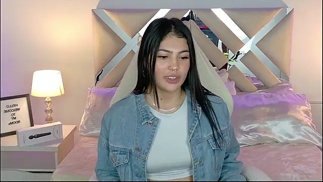 Snapshot of Mara_Saenzz chatting on January 10, 2025, 7:25 am Mara Saenzz online show from January 10, 2025, 7:25 am