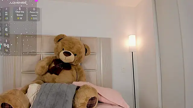 saraamiller  online show from January 13, 2025, 7:32 am