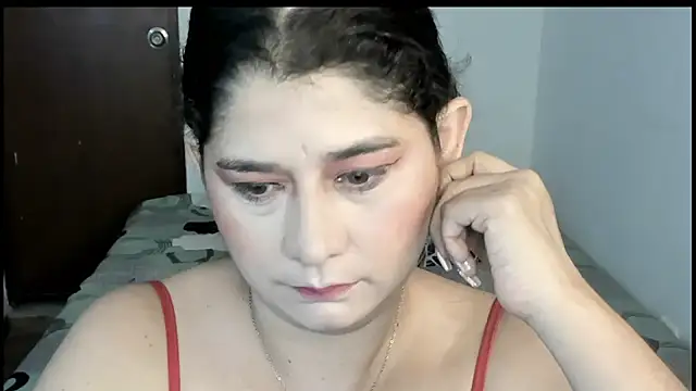Snapshot of alinabozz1 chatting on July 12, 2026, 2:57 am alinabozz1 online show from July 12, 2026, 2:57 am