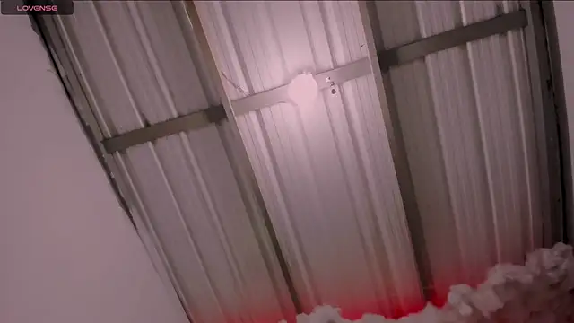 Snapshot of Lauu_G chatting on March 18, 2025, 11:09 pm Lauu G online show from March 18, 2025, 11:09 pm