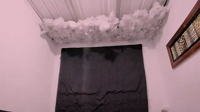 Snapshot of Lauu_G chatting on November 6, 2025, 10:16 am Lauu G online show from November 6, 2025, 10:16 am