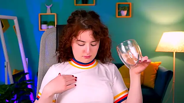 AnnTerry  online show from February 21, 2025, 5:20 pm