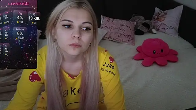 Snapshot of Kate_Legend chatting on February 2, 2025, 4:05 am Kate Legend online show from February 2, 2025, 4:05 am