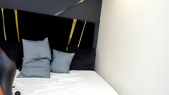 emilie xx  online show from January 27, 2025, 8:28 pm