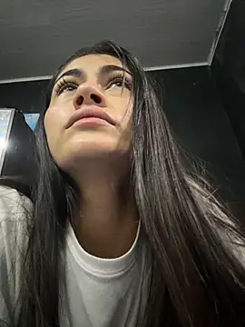 emilie xx  online show from September 20, 2025, 1:01 pm