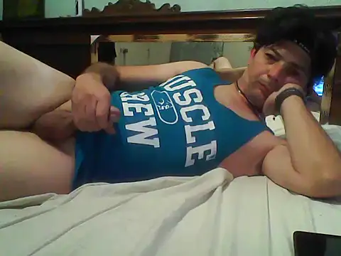 Snapshot of frank32love chatting on April 2, 2026, 1:53 pm frank32love online show from April 2, 2026, 1:53 pm
