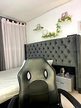 Amiirra  online show from September 10, 2025, 6:24 am