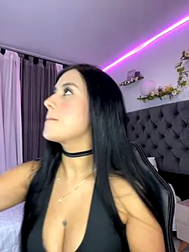 Amiirra  online show from October 29, 2025, 10:55 pm