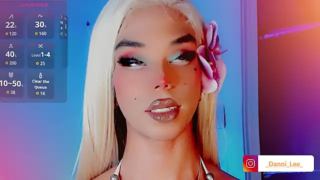 DanniLee  online show from October 30, 2025, 10:32 pm